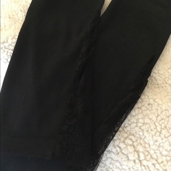 Black leggings with Lace Accent - Picture 2 of 4